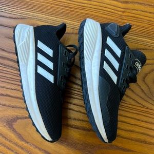 Worn once Kids Adidas cloudfoam black and white sneakers